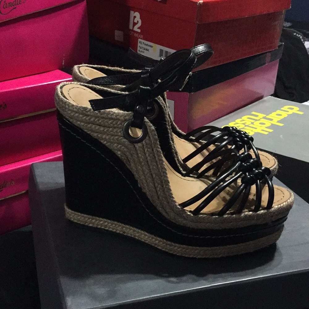 H by halston size 9 Black and Tan wedge sandals